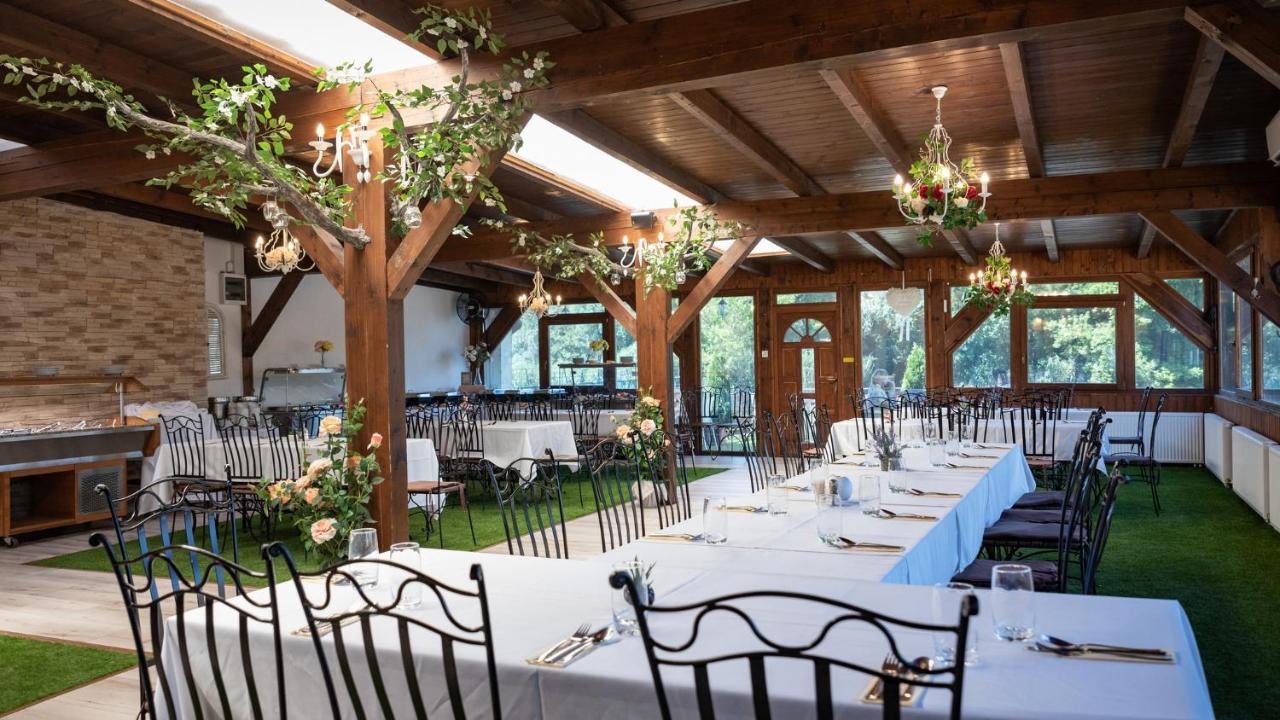 Eden Lounge Restaurant & Pension Верешедьхаз Екстер'єр фото